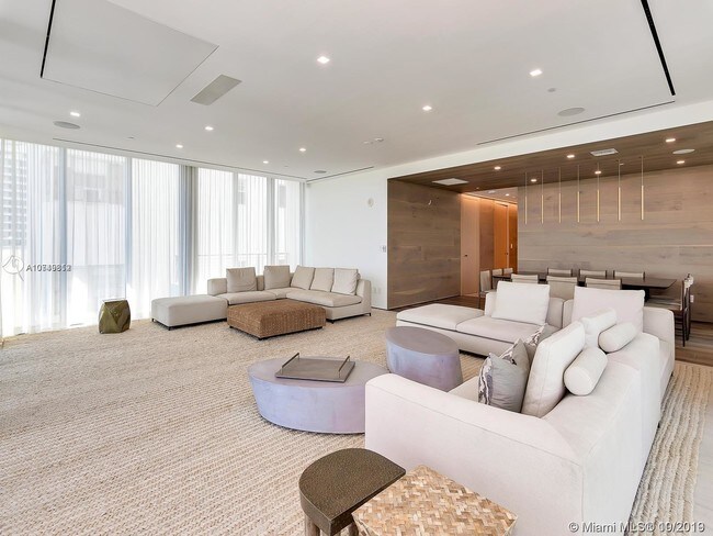 Foto del edificio - 3651 Collins Ave