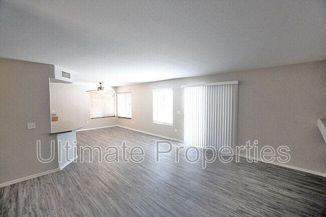 Foto del edificio - 6132 N Florence Ave