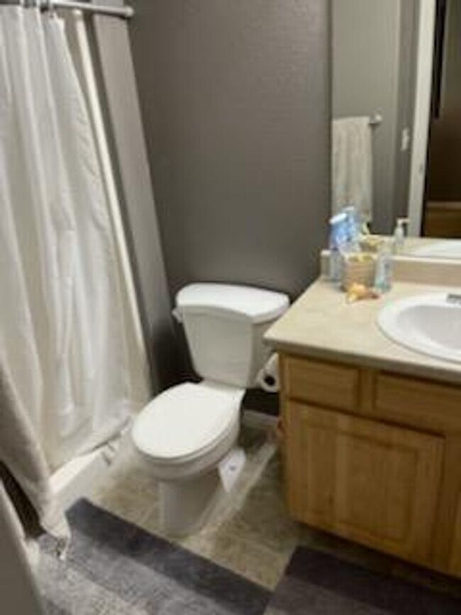 Building Photo - Three Bedroom Townhome in Herriman!!