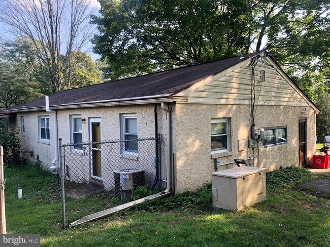 Building Photo - 11 Miller Ave