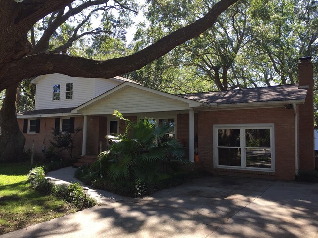 Building Photo - 668 Port Cir