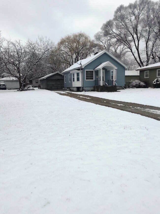 Building Photo - 3216 Gilboa Ave