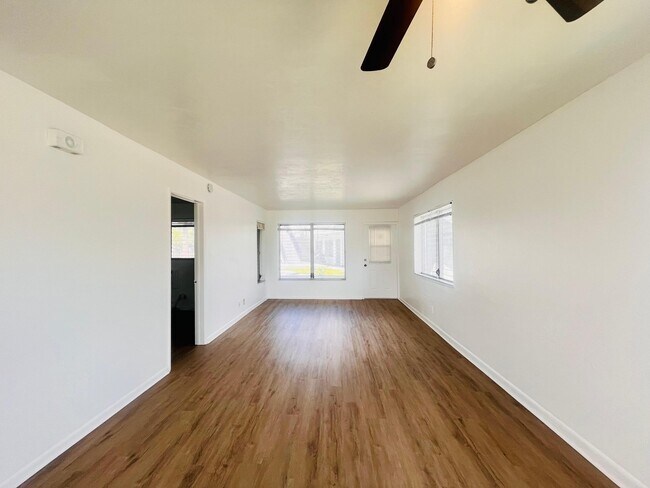 Foto del edificio - 1241 W River Dr