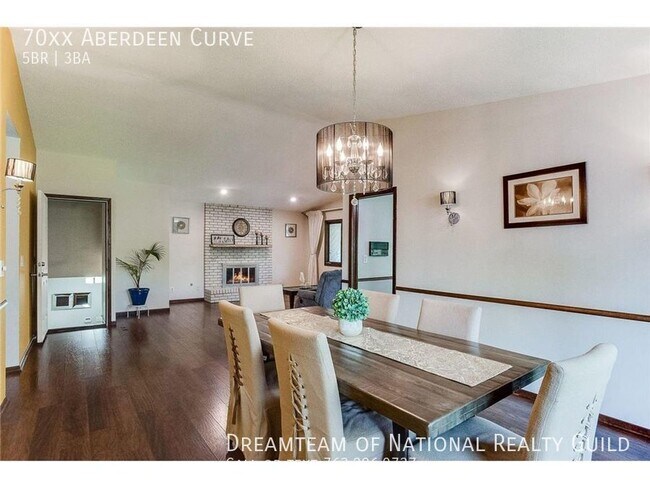 Building Photo - Rare 5 Bedroom House with Plenty of Open S...