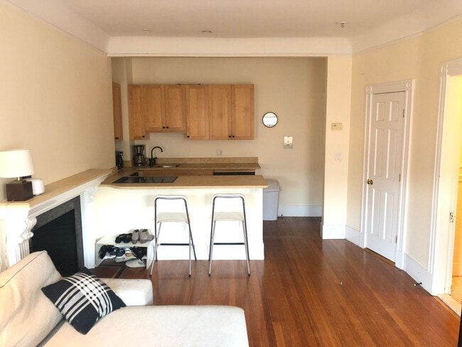 Building Photo - Great 1 Bed in Back Bay for Sept 1, 2026