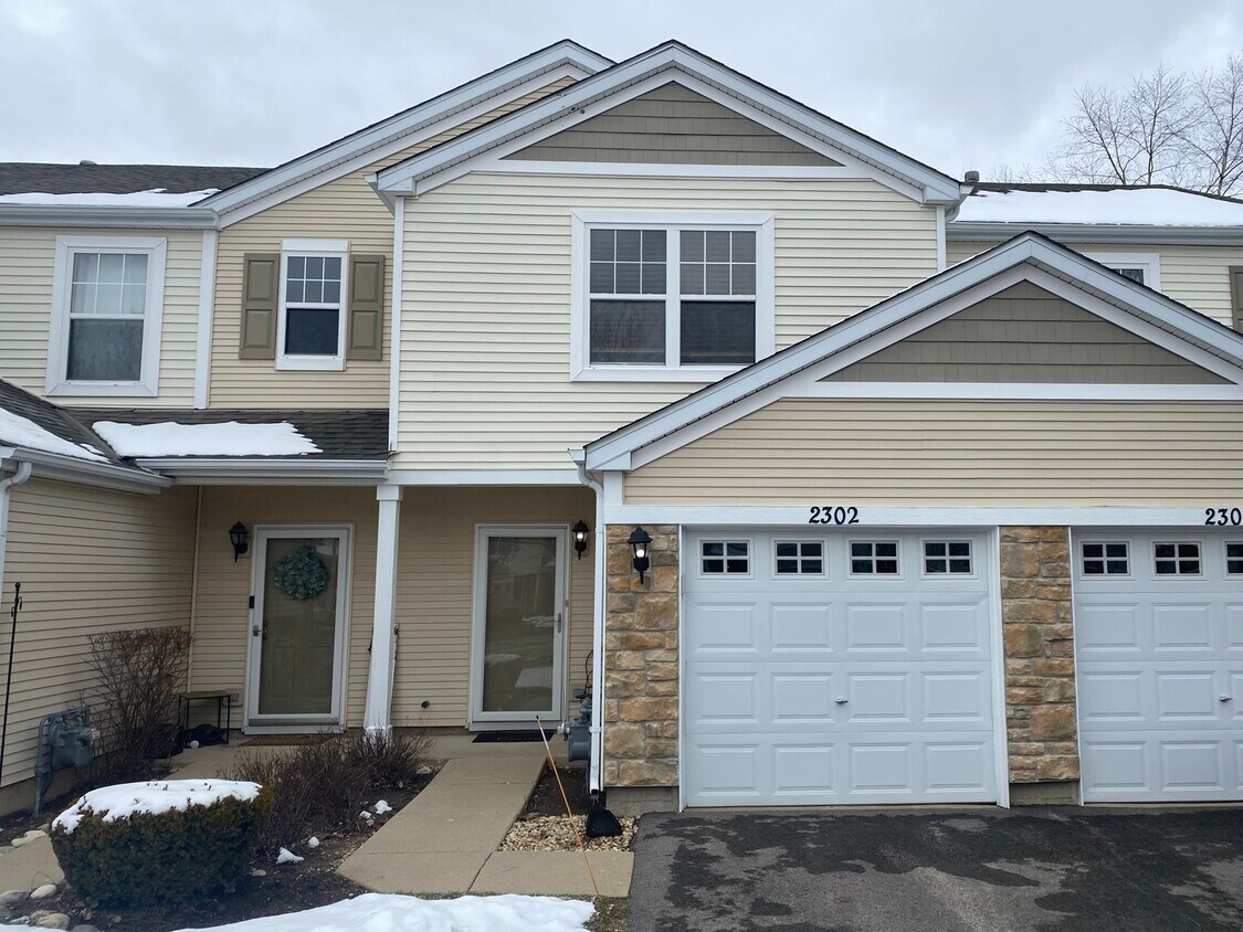 2302 Flagstone Ln, Carpentersville, IL 60110 Townhome Rentals in Carpentersville IL