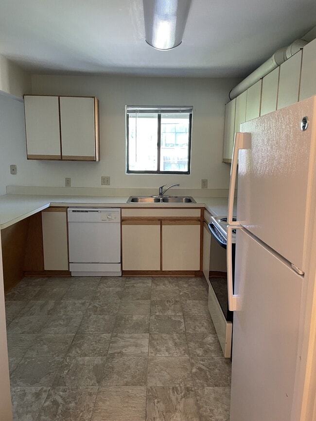 Building Photo - 101 Harvest Dr