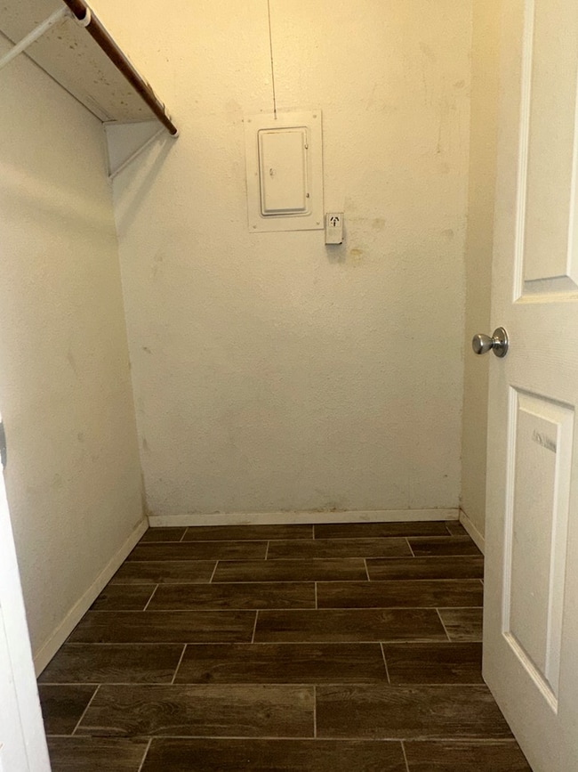 Foto del edificio - 1402 E 6th St