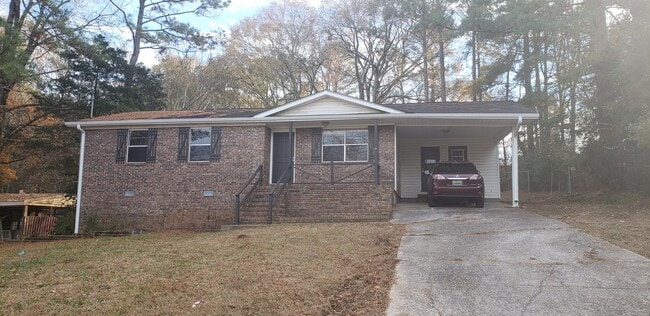 Building Photo - 3 bedroom/2 bathroom