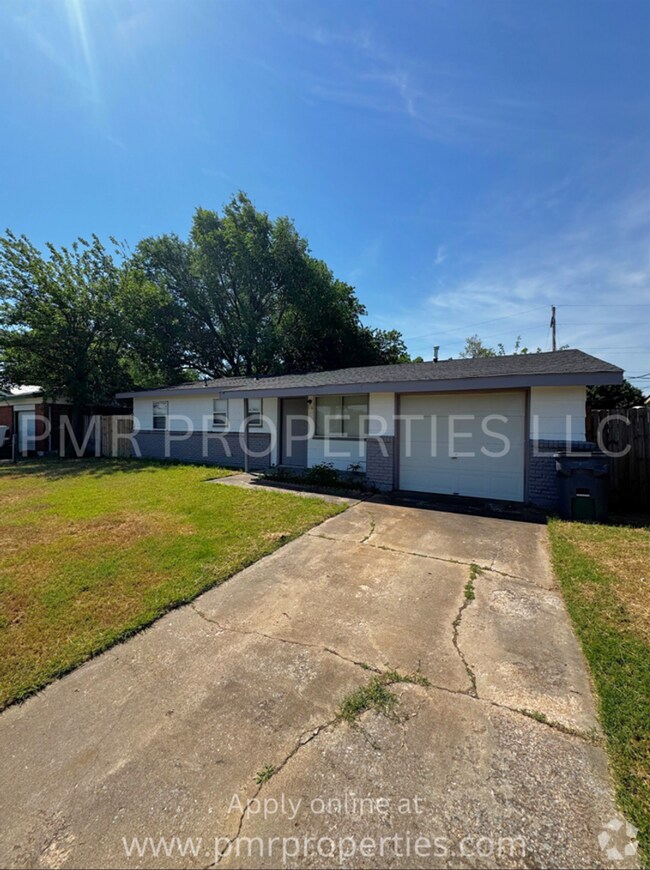 Building Photo - 416 NW Woodridge Dr