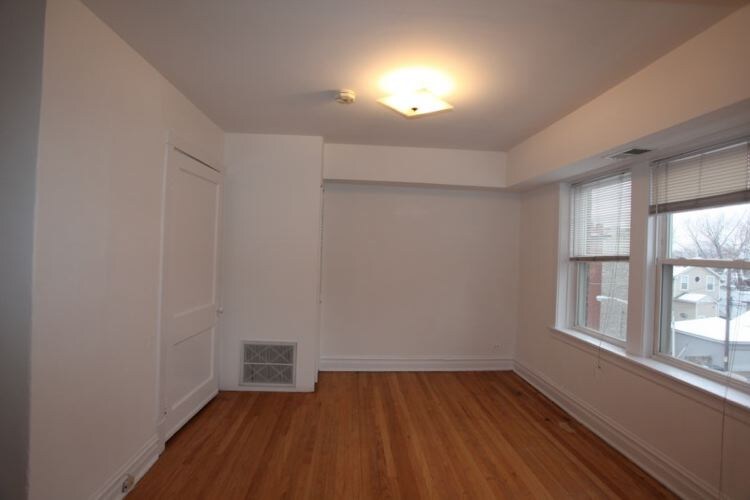 Foto del edificio - 3052 W Berteau Ave