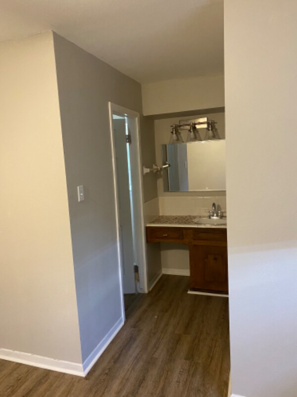 Building Photo - 1304 Westgate Dr