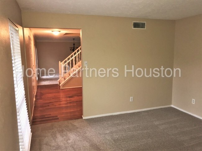 Building Photo - 7215 Wind Dale St, Houston, TX 77040