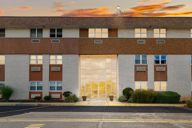 Foto del edificio - 1111 River Rd