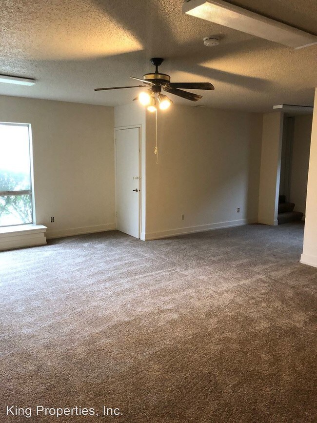 Building Photo - 4400 El Macero Dr