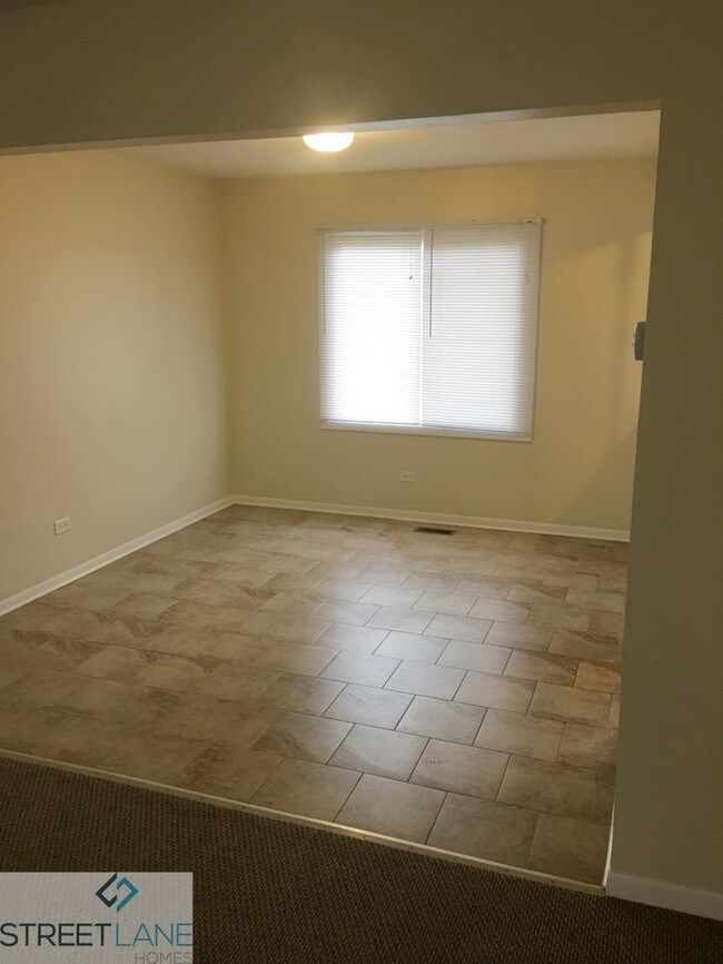 Building Photo - Reduced Rate Rent!
