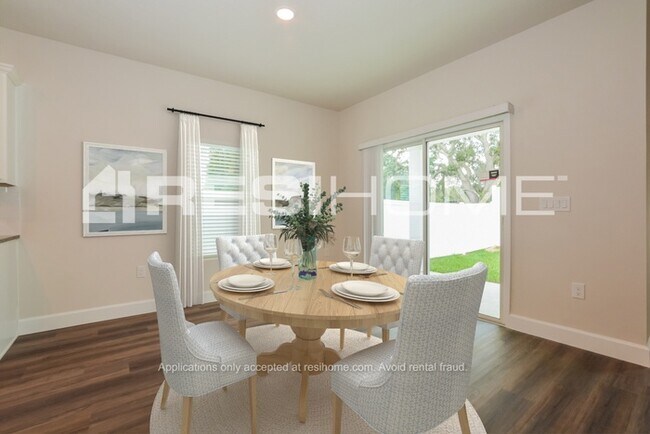 Foto del edificio - 8218 Rexwood Rd