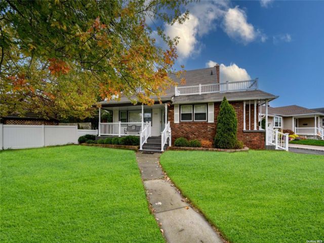 Primary Photo - 1106 Hicksville Rd