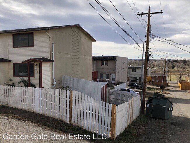 Foto del edificio - 2 br, 1.5 bath House - 2328 E. 8th