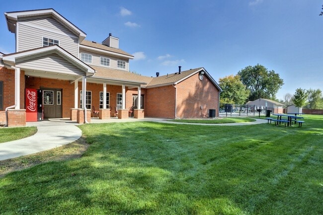Building Photo - Bull Run Apartments