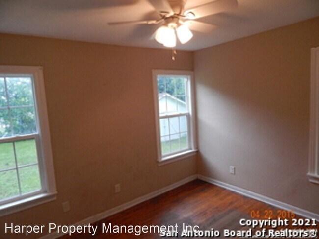 Building Photo - 2 br, 1 bath House - 450 Overhill Dr.