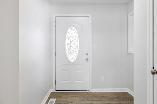 Foto del edificio - 3 Bedroom 2 Bathroom Newly Renovated!
