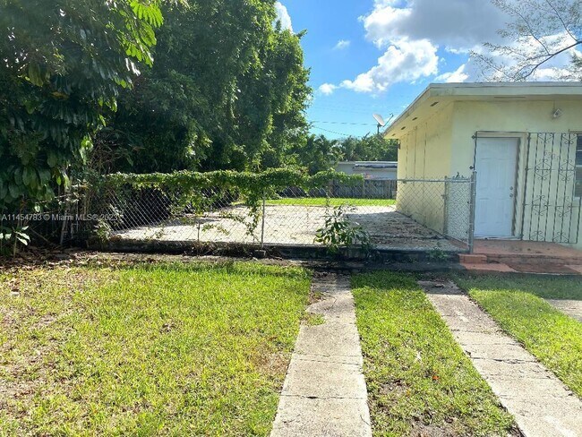 Foto del edificio - 5321 SW 67th Ave