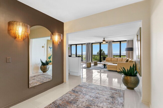 Building Photo - 4050 N Ocean Dr