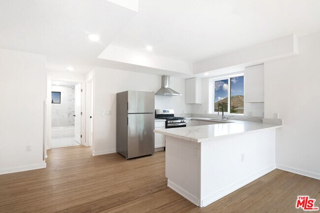 Foto del edificio - 321 S Fickett St