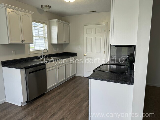 Foto del edificio - 323 Rushmore Ct