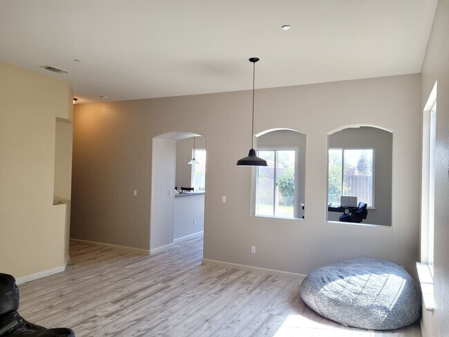 Building Photo - 1130 Smoky Hollow Dr