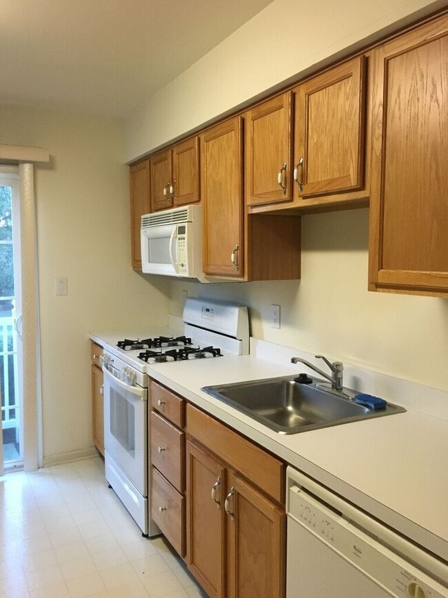 Building Photo - 3 bed 2.5 bath Townhouse - Mount Laurel
