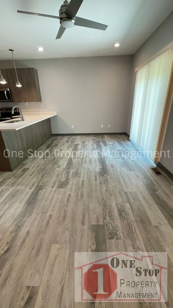 Foto del edificio - 3 Bedroom, 2.5 Bath Modern Townhome in Nor...