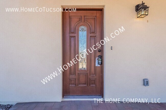 Building Photo - AVAILABLE NOW! **Short & Long term leases ...