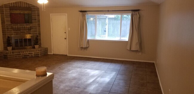 Building Photo - 2607 Gilliom Dr