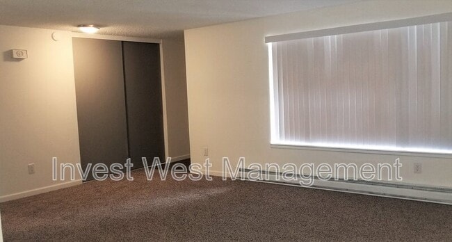 Building Photo - 401 NE 104th Ave