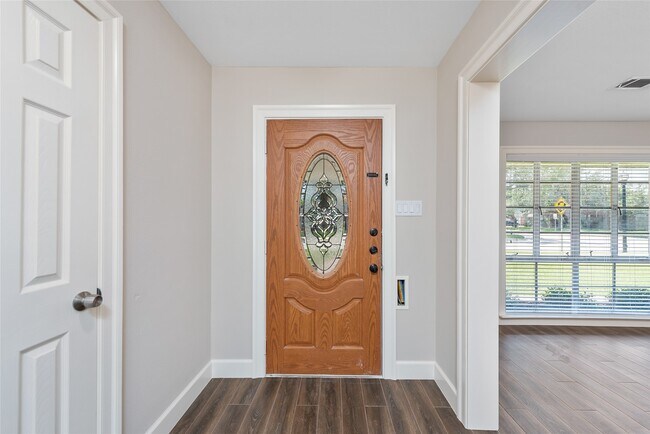 Foto del edificio - 3830 Linkwood Dr