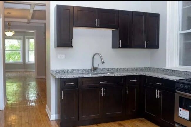 Kitchen - 4245 W Monroe St