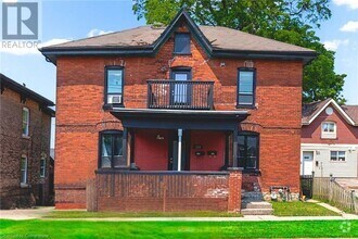 Building Photo - 124 George St