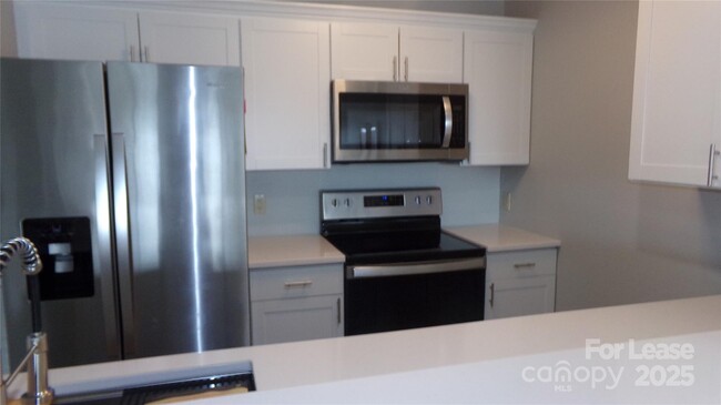 Building Photo - 17919 Kings Point Dr