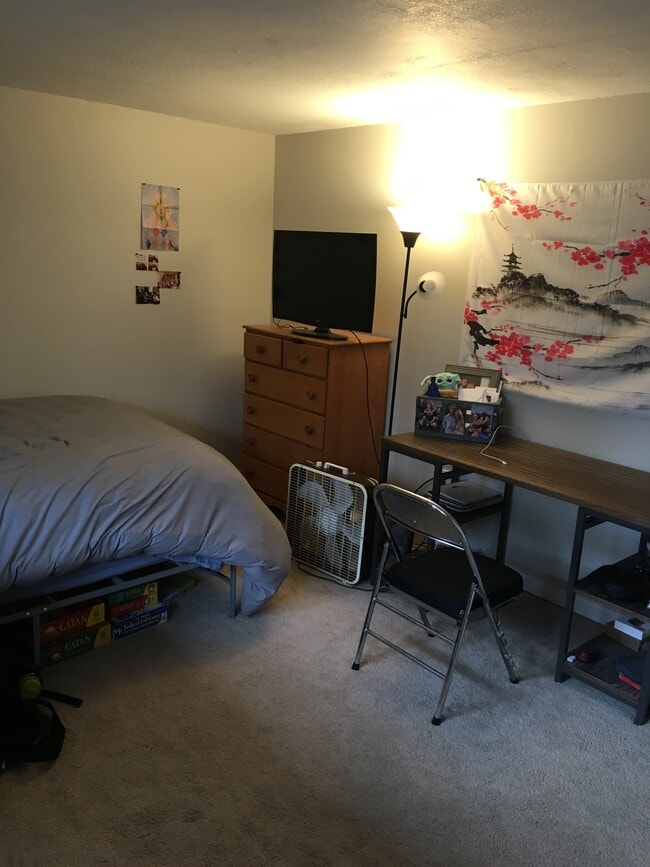 Bedroom 2 - 3000 Colorado Ave Apartment