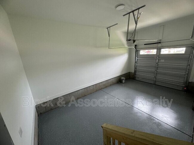 Building Photo - 1130 Cedarhurst Drive