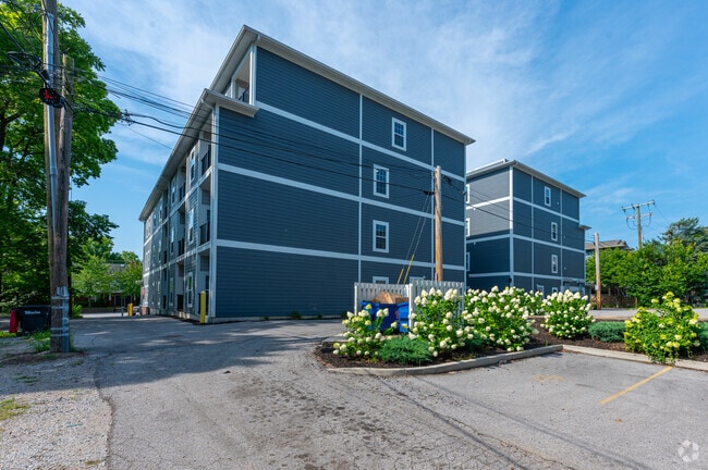 Foto del edificio - 120 Flats