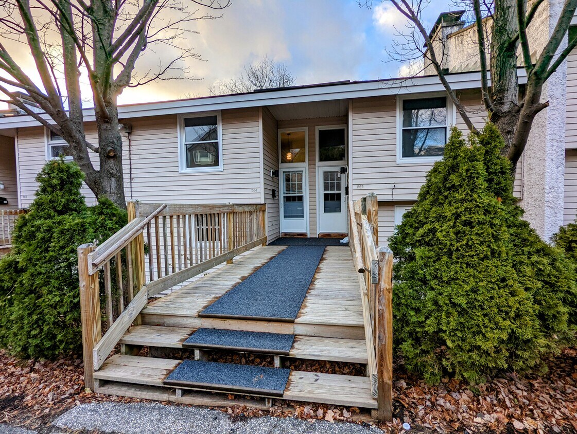 Primary Photo - 564 S Willard St