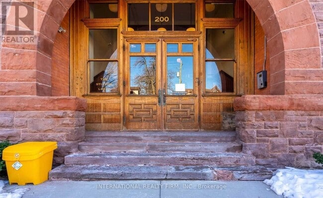 Building Photo - 200 Stinson St