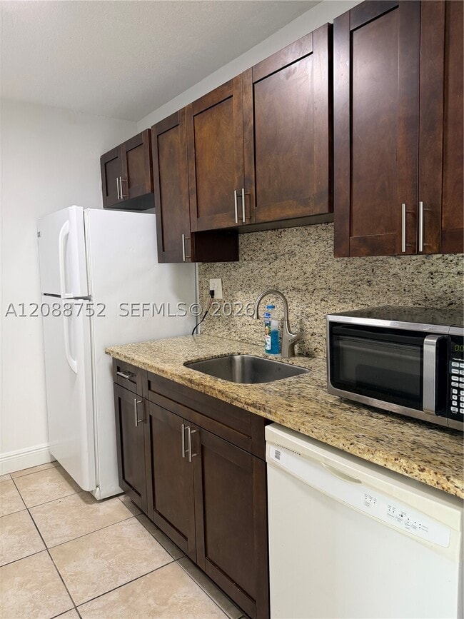 Building Photo - 7425 SW 152nd Ave