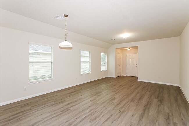 Foto del edificio - 5542 Latta Plantation Dr