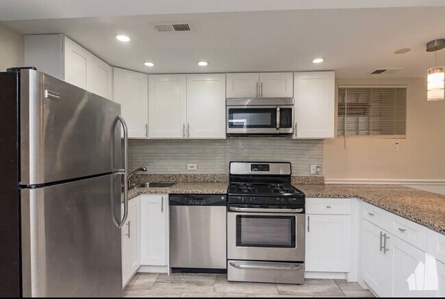 Foto del edificio - 1538 N Maplewood Ave