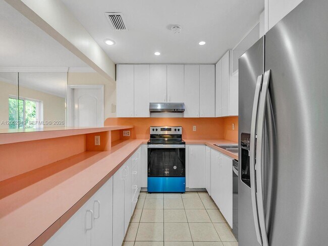 Foto del edificio - 1430 SW 102nd Ct