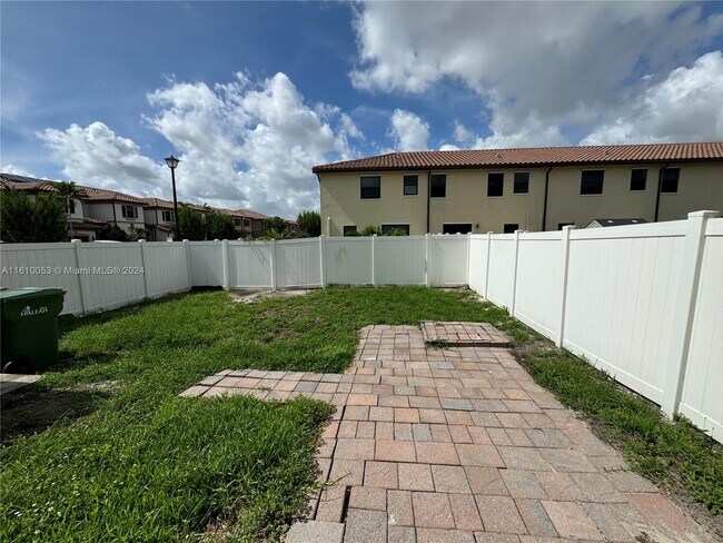 Foto del edificio - 3312 W 91st Terrace